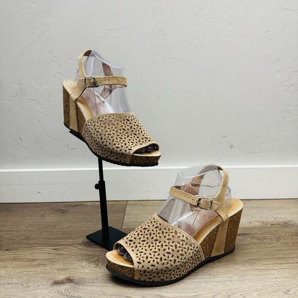 Spring Step Tan Suede Perforated Wedge Sandal Women’s Size 9.5 - Picture 1 of 11